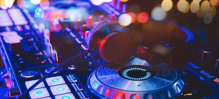DJ DOMINIK